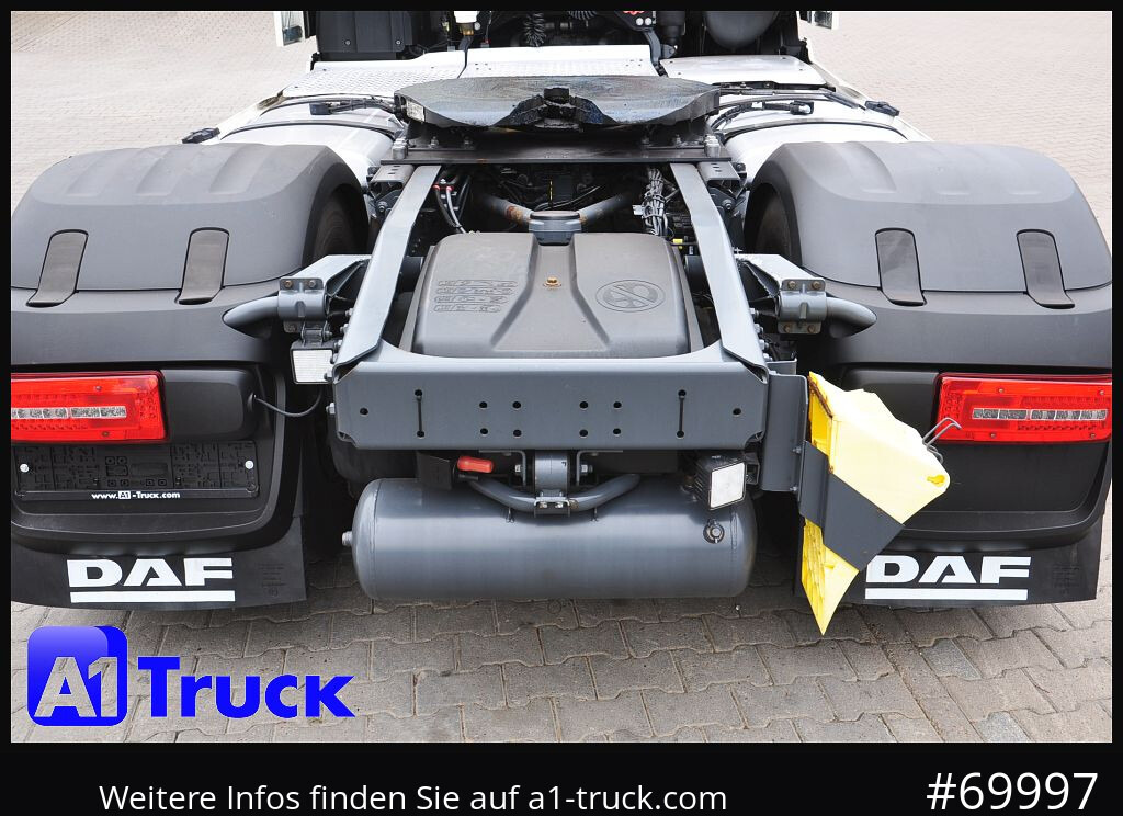 DAF XF 530 FT SSC, Intarder, Standklima, Navi - Nyergesvontató: 3 kép. DAF XF 530 FT SSC, Intarder, Standklima, Navi - Nyergesvontató: 3 kép.