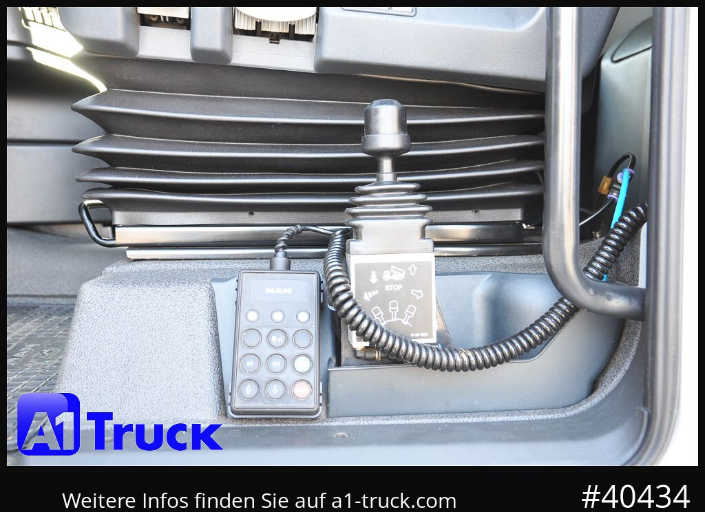 MAN TGX 18,440 XLX Intarder, Hydraulik, ACC - Nyergesvontató: 2 kép. MAN TGX 18,440 XLX Intarder, Hydraulik, ACC - Nyergesvontató: 2 kép.