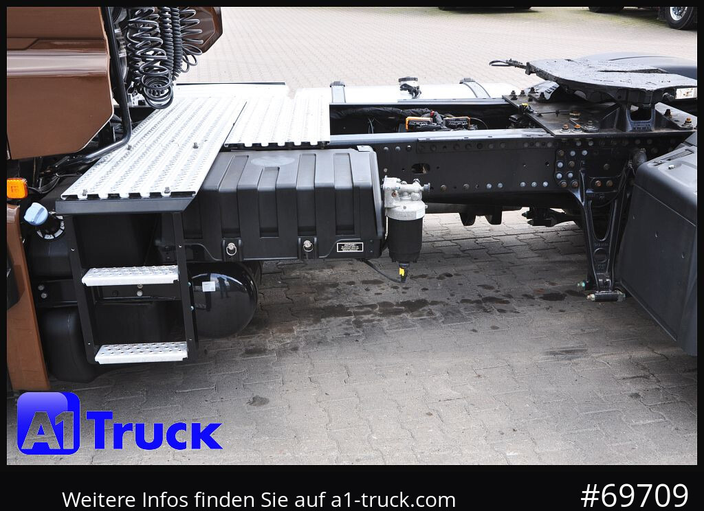 MAN TGX 18,470 BLS Intarder Standklima, Soundsysem - Nyergesvontató: 2 kép. MAN TGX 18,470 BLS Intarder Standklima, Soundsysem - Nyergesvontató: 2 kép.