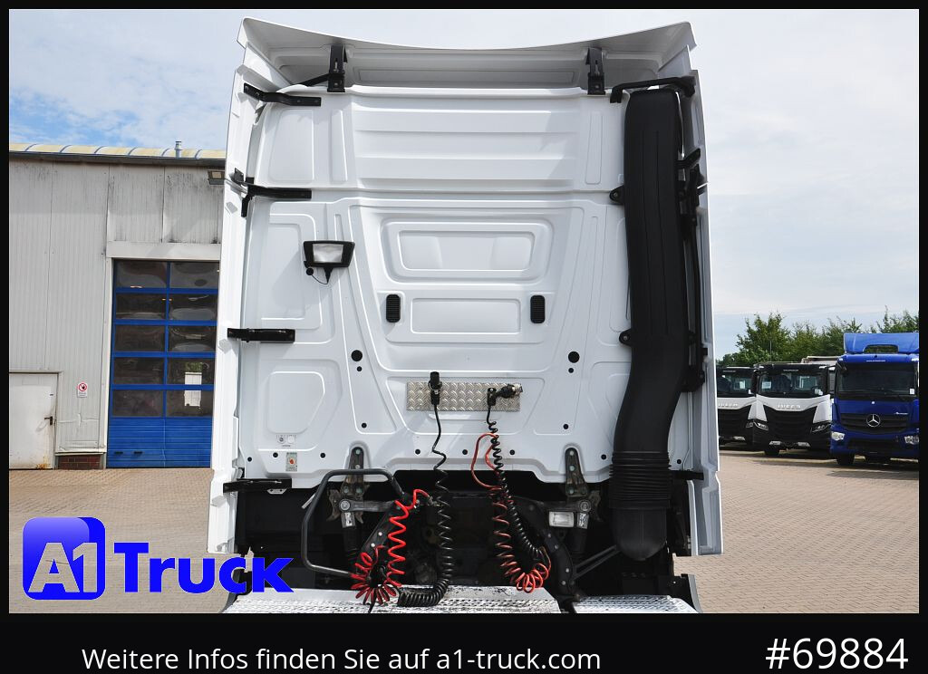 MERCEDES-BENZ Actros 1843, Lowliner, 1 Vorbesitzer, voll Spoiler - Nyergesvontató: 2 kép. MERCEDES-BENZ Actros 1843, Lowliner, 1 Vorbesitzer, voll Spoiler - Nyergesvontató: 2 kép.