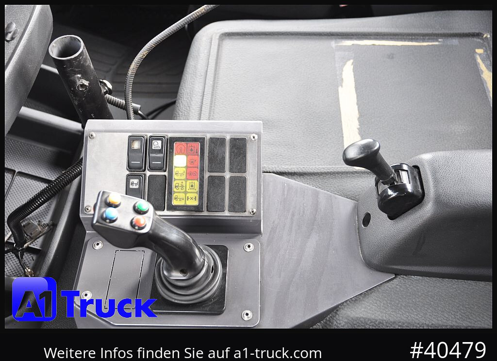 MERCEDES-BENZ Kamag Truck Wiesel, Rangierer, Terberg - Nyergesvontató: 5 kép. MERCEDES-BENZ Kamag Truck Wiesel, Rangierer, Terberg - Nyergesvontató: 5 kép.