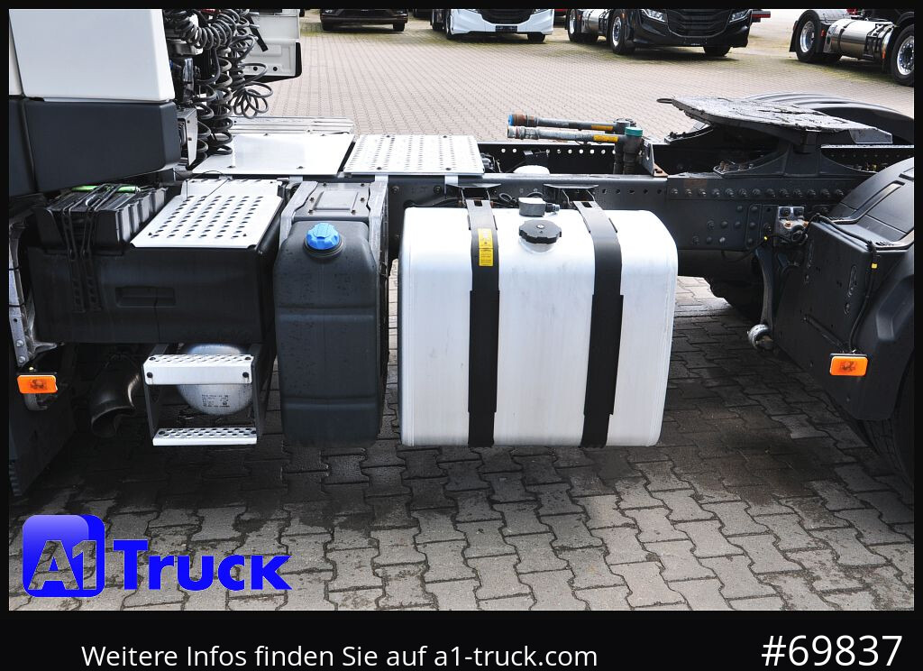 VOLVO FM 430 BL 2 K-Hydraulik, - Nyergesvontató: 2 kép. VOLVO FM 430 BL 2 K-Hydraulik, - Nyergesvontató: 2 kép.