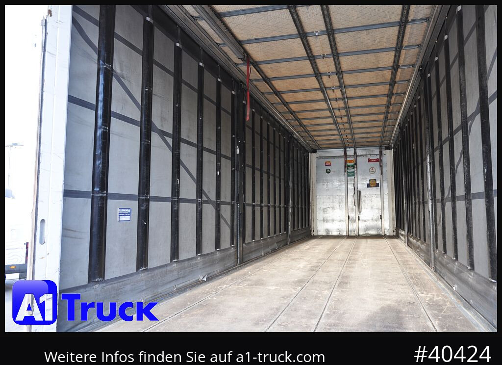 SCHMITZ Getränke, Lenkachse, LBW, Ladebordwand, kurzer Aufbau - Ponyvás félpótkocsi: 3 kép. SCHMITZ Getränke, Lenkachse, LBW, Ladebordwand, kurzer Aufbau - Ponyvás félpótkocsi: 3 kép.