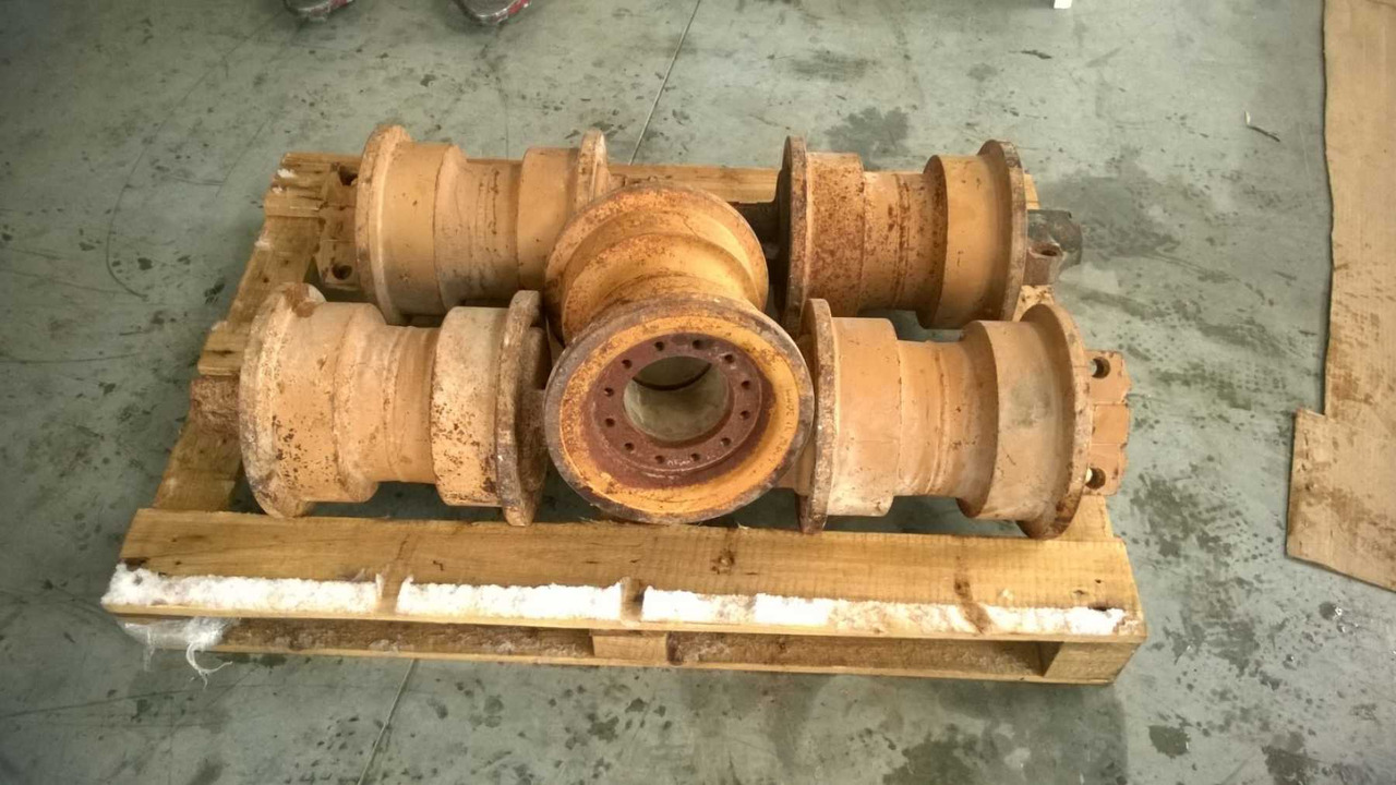 Caterpillar 235 245 983 4 Rulli. CR2833 - Lánctalp - Görgő - Építőipari gépek: 1 kép. Caterpillar 235 245 983 4 Rulli. CR2833 - Lánctalp - Görgő - Építőipari gépek: 1 kép.