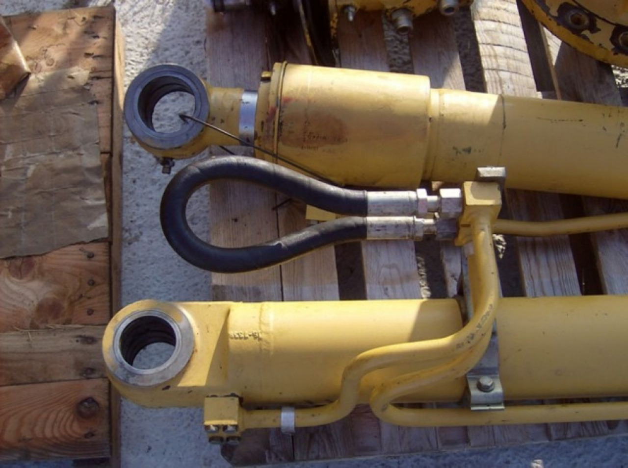 Caterpillar 317 NVA CILINDRI DI SALITA - Hidraulikus henger - Építőipari gépek: 3 kép. Caterpillar 317 NVA CILINDRI DI SALITA - Hidraulikus henger - Építőipari gépek: 3 kép.