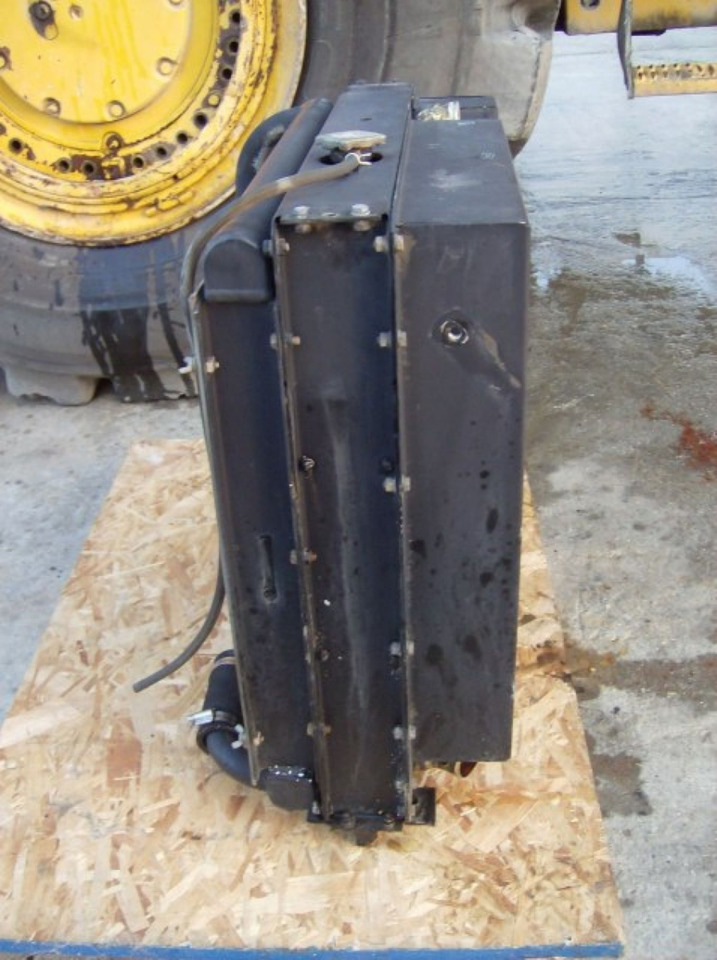 Caterpillar 317 NVA RADIATORE ACQUA - Radiátor - Építőipari gépek: 3 kép. Caterpillar 317 NVA RADIATORE ACQUA - Radiátor - Építőipari gépek: 3 kép.