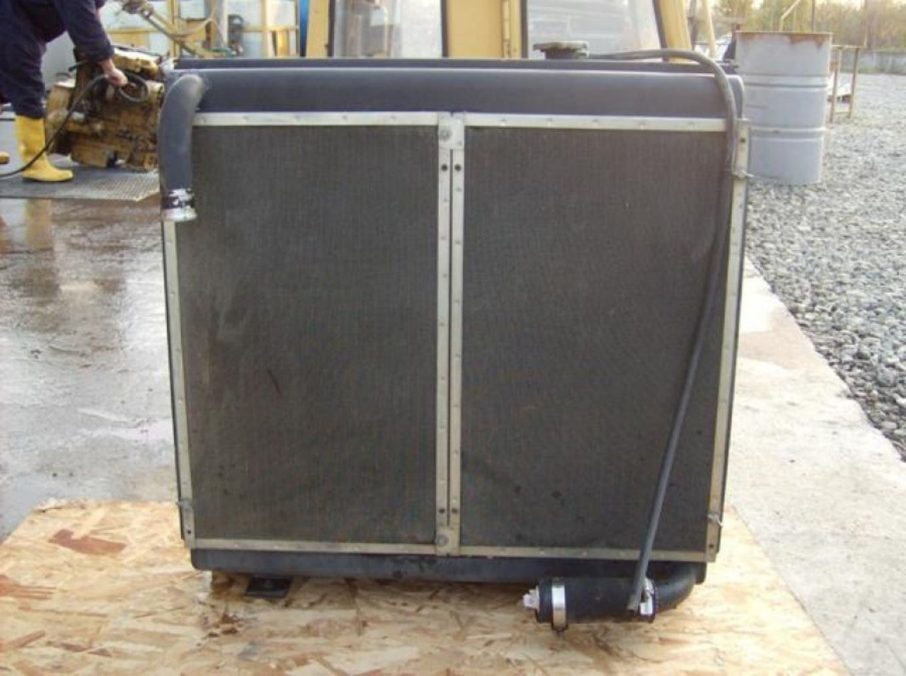 Caterpillar 317 NVA RADIATORE ACQUA - Radiátor - Építőipari gépek: 2 kép. Caterpillar 317 NVA RADIATORE ACQUA - Radiátor - Építőipari gépek: 2 kép.