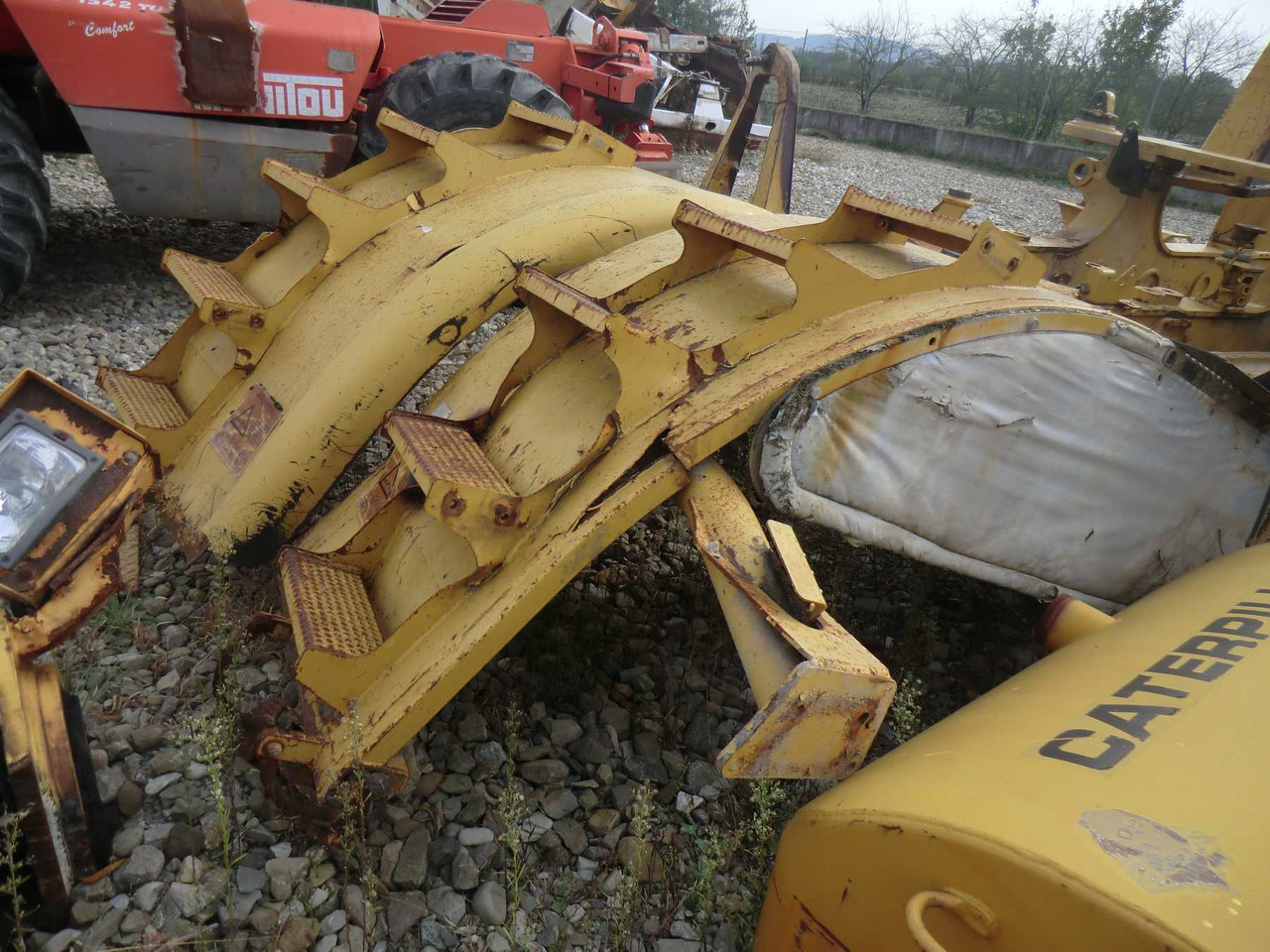 Caterpillar 735 Parafango anteriore destro e sinistro. - Sárvédő - Építőipari gépek: 5 kép. Caterpillar 735 Parafango anteriore destro e sinistro. - Sárvédő - Építőipari gépek: 5 kép.