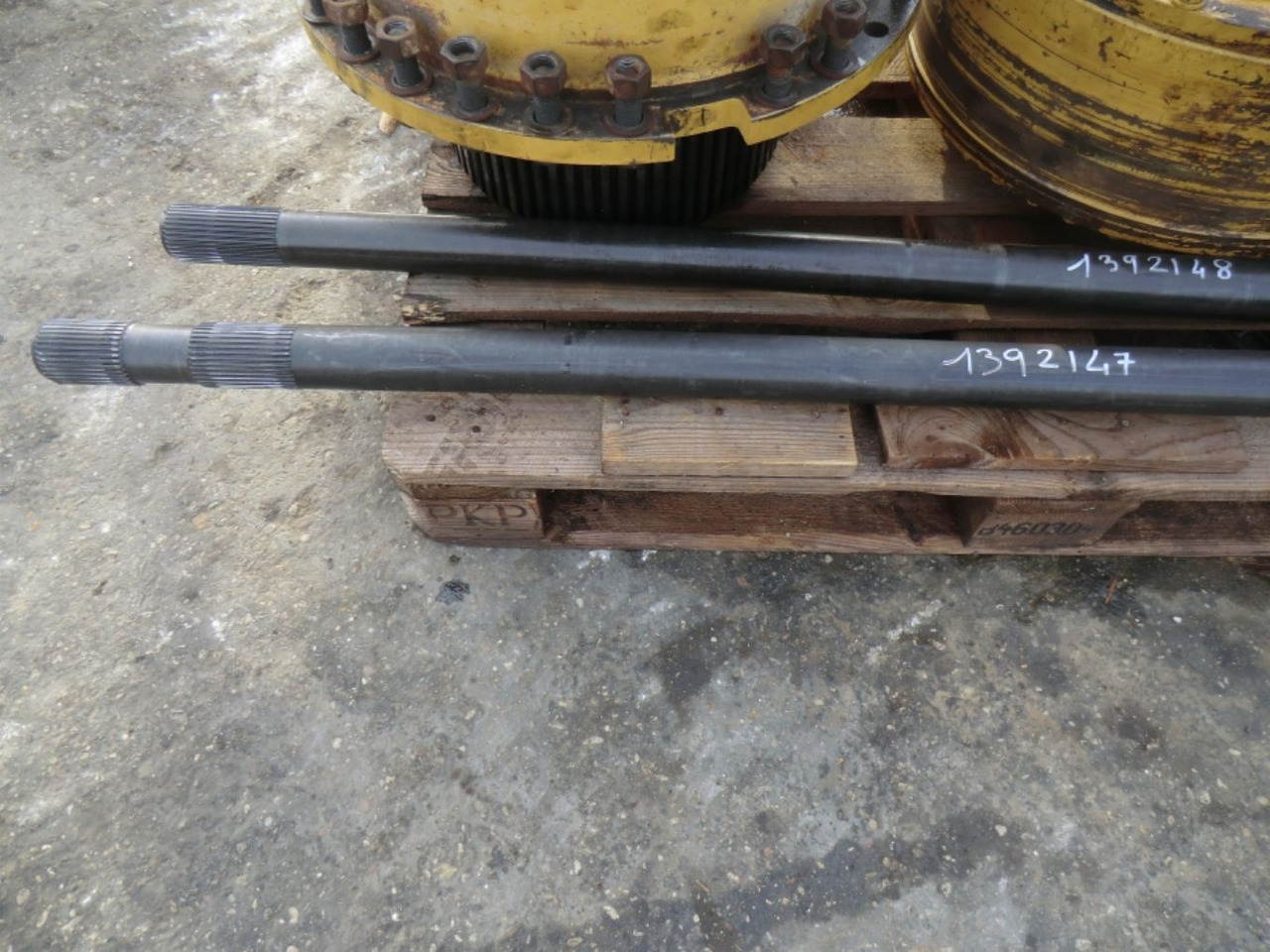 Caterpillar 735 Semiasse con due filettature - Erőátvitel - Építőipari gépek: 1 kép. Caterpillar 735 Semiasse con due filettature - Erőátvitel - Építőipari gépek: 1 kép.