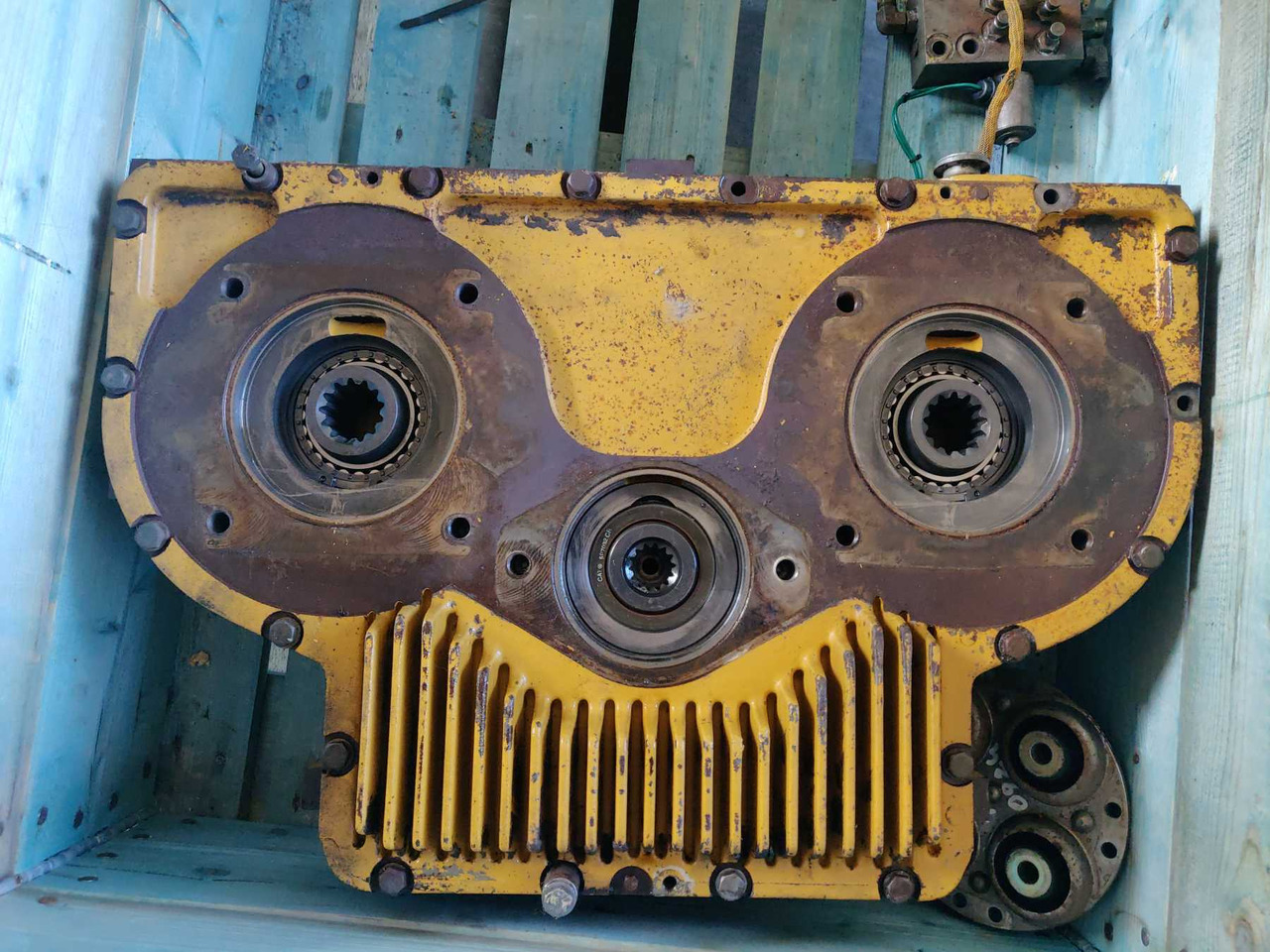 Caterpillar 963C DRIVE DI ACCOPPIAMENTO DELLE POMPE - Erőátvitel - Építőipari gépek: 1 kép. Caterpillar 963C DRIVE DI ACCOPPIAMENTO DELLE POMPE - Erőátvitel - Építőipari gépek: 1 kép.