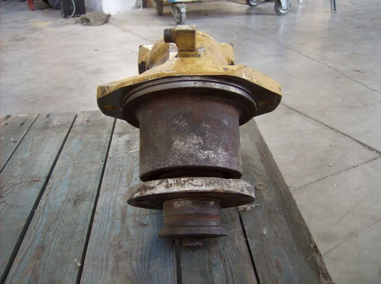 Caterpillar 988F II MOTORE IDRAULICO VENTOLA. APPLICAZIONE PER AMBIENTI CON ALTE TEMPERATURE - Hidraulikus motor - Építőipari gépek: 2 kép. Caterpillar 988F II MOTORE IDRAULICO VENTOLA. APPLICAZIONE PER AMBIENTI CON ALTE TEMPERATURE - Hidraulikus motor - Építőipari gépek: 2 kép.