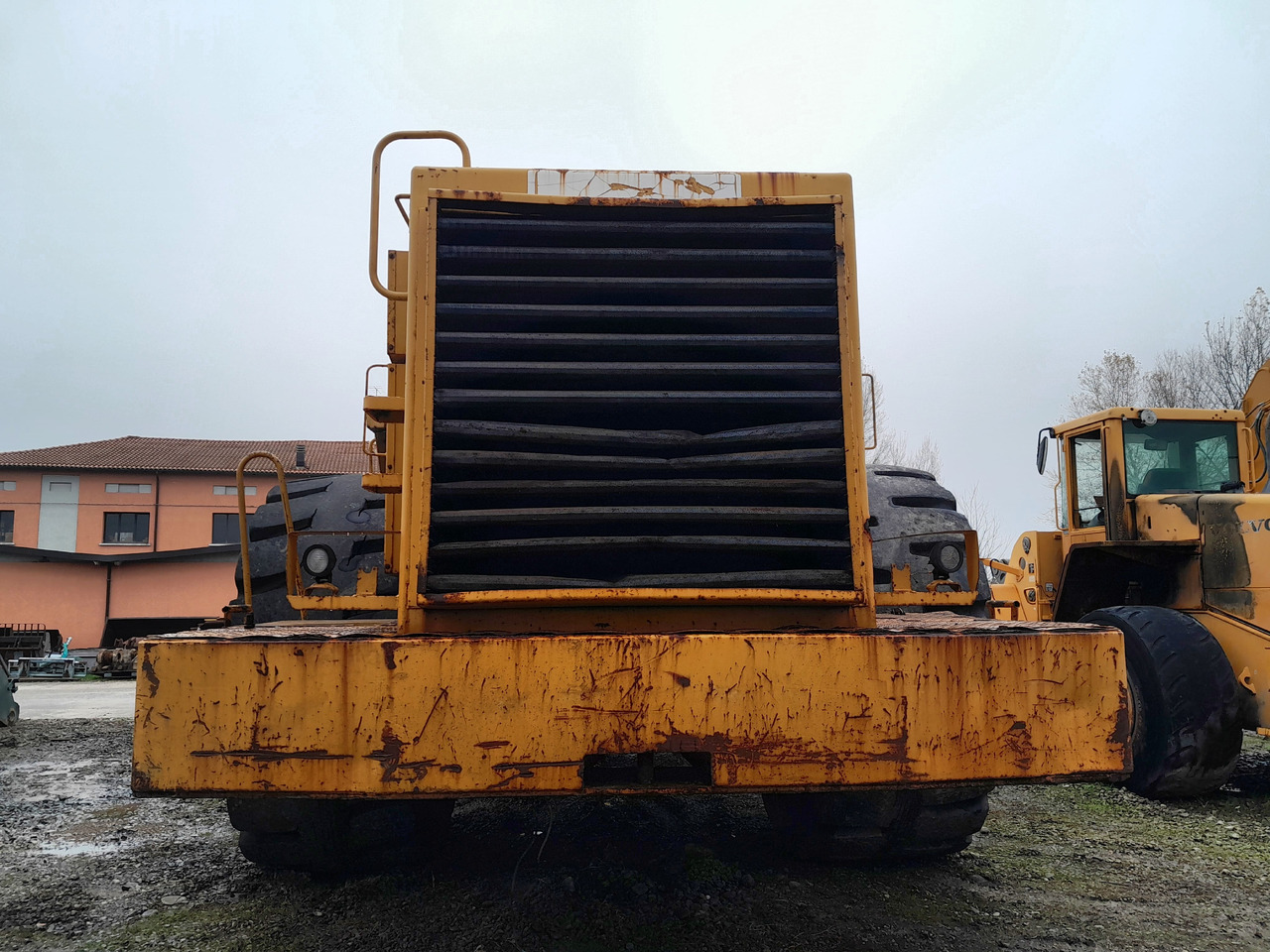 Caterpillar 992C Pala Gommata completa di cabina e benna. - Gumikerekes homlokrakodó: 5 kép. Caterpillar 992C Pala Gommata completa di cabina e benna. - Gumikerekes homlokrakodó: 5 kép.