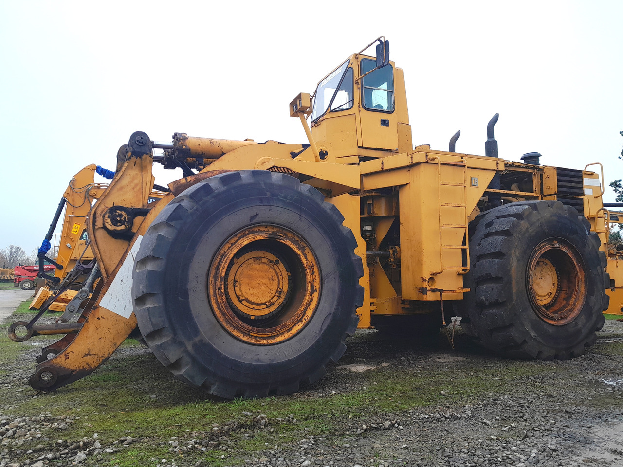 Caterpillar 992C Pala Gommata completa di cabina e benna. - Gumikerekes homlokrakodó: 1 kép. Caterpillar 992C Pala Gommata completa di cabina e benna. - Gumikerekes homlokrakodó: 1 kép.