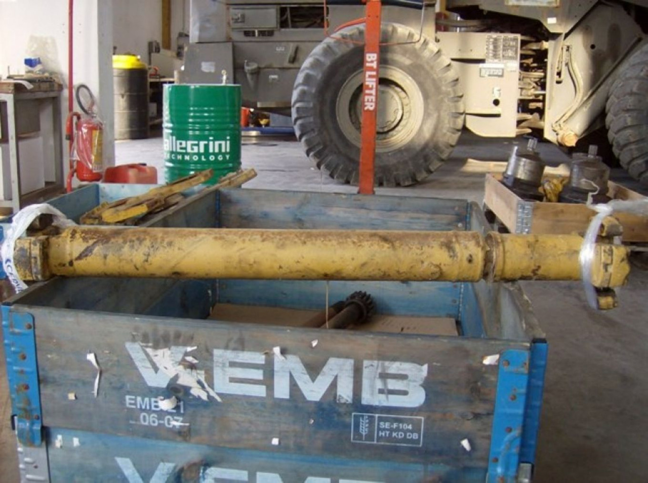 Caterpillar D300D ALBERO DI TRASMISSIONE - Féltengely - Építőipari gépek: 1 kép. Caterpillar D300D ALBERO DI TRASMISSIONE - Féltengely - Építőipari gépek: 1 kép.