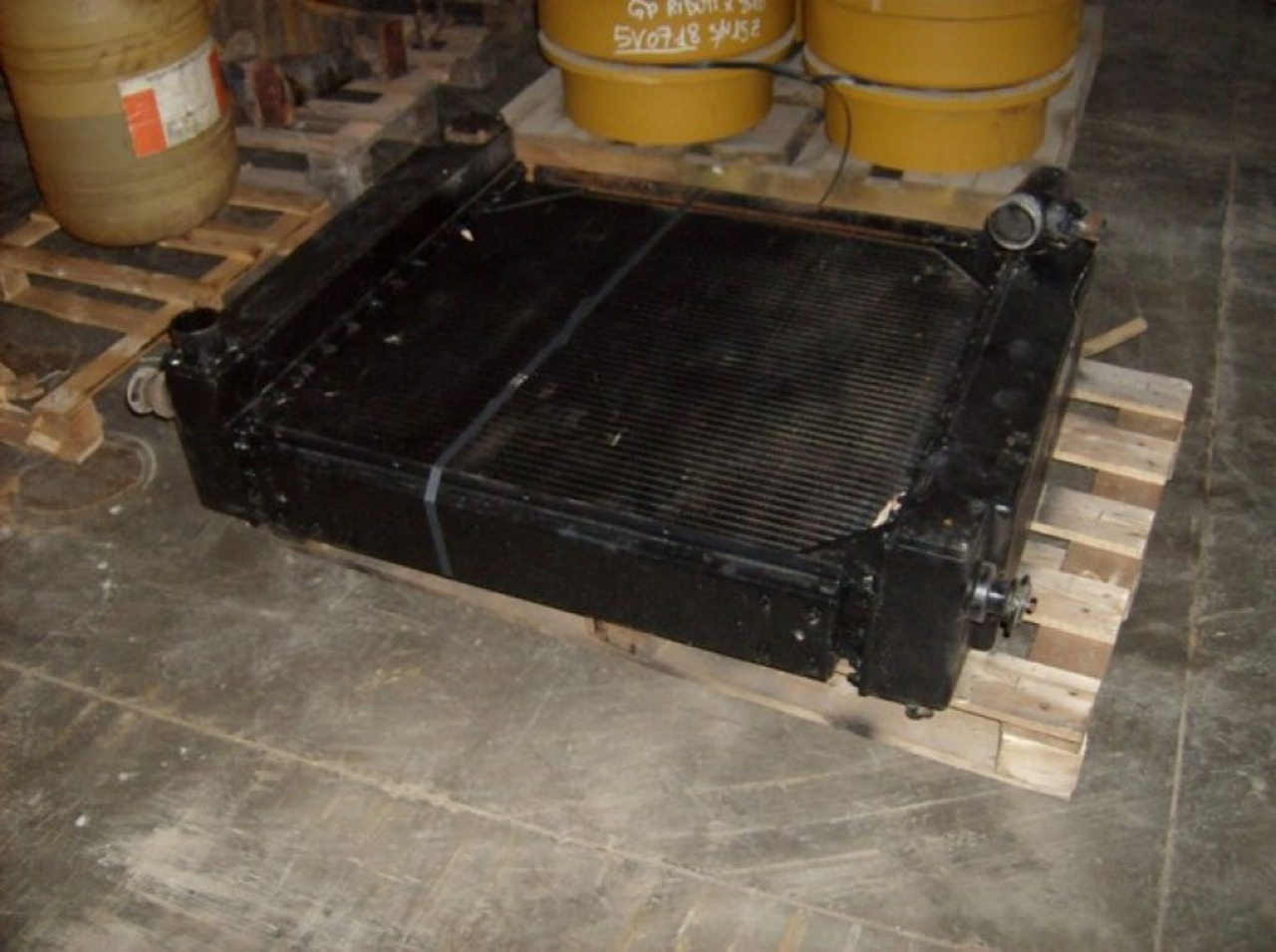 Caterpillar D300D GRUPPO RADIATORE - Radiátor - Építőipari gépek: 2 kép. Caterpillar D300D GRUPPO RADIATORE - Radiátor - Építőipari gépek: 2 kép.