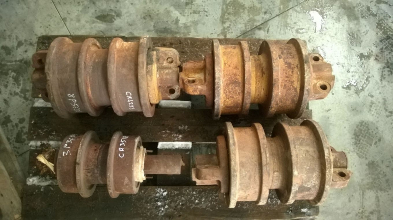 Caterpillar D9G D9H Rulli inferiori a doppia spalla. - Lánctalp - Görgő - Építőipari gépek: 2 kép. Caterpillar D9G D9H Rulli inferiori a doppia spalla. - Lánctalp - Görgő - Építőipari gépek: 2 kép.