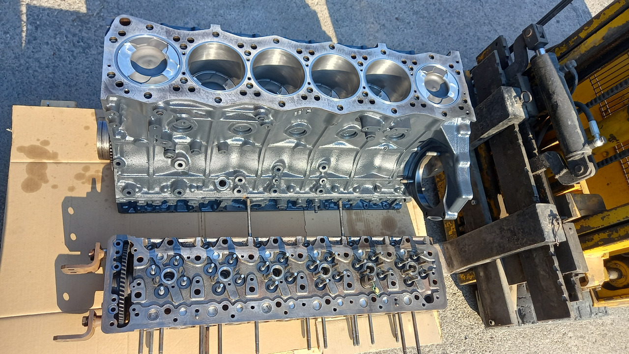 ISUZU 6UZ1 Long Block revisionato composto da monoblocco , albero motore, testa. - Motor - Építőipari gépek: 3 kép. ISUZU 6UZ1 Long Block revisionato composto da monoblocco , albero motore, testa. - Motor - Építőipari gépek: 3 kép.