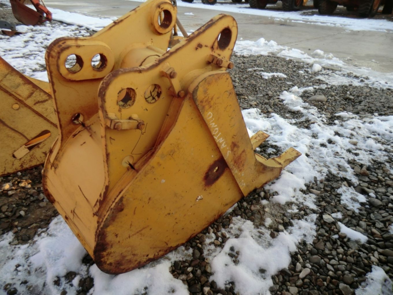 Mantovani Benne L 221 GP Benna con denti, larghezza mm 600. - Kotró kanál: 2 kép. Mantovani Benne L 221 GP Benna con denti, larghezza mm 600. - Kotró kanál: 2 kép.