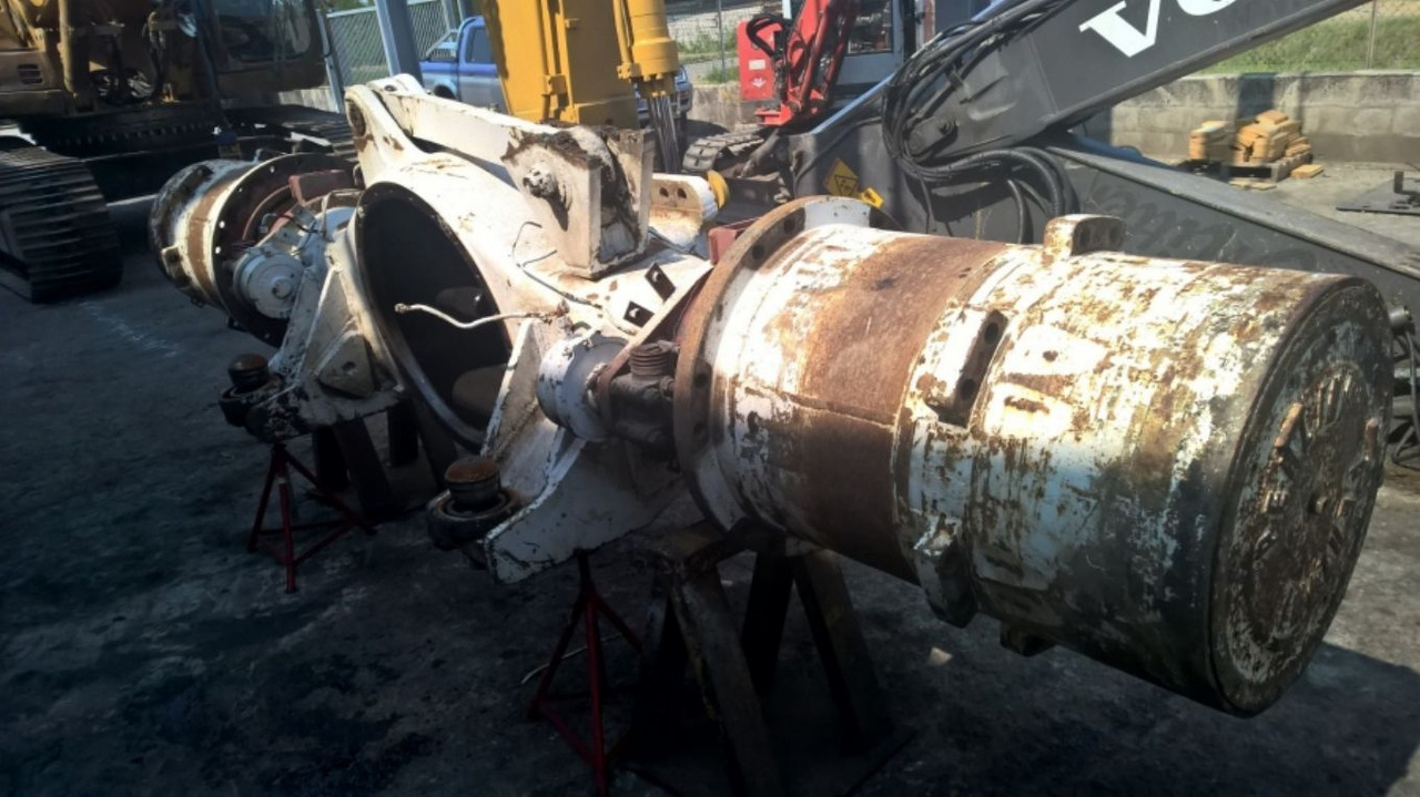 PERLINI DP655 ASSALE COMPLETO DI RIDUTTORI - Erőátvitel - Építőipari gépek: 3 kép. PERLINI DP655 ASSALE COMPLETO DI RIDUTTORI - Erőátvitel - Építőipari gépek: 3 kép.