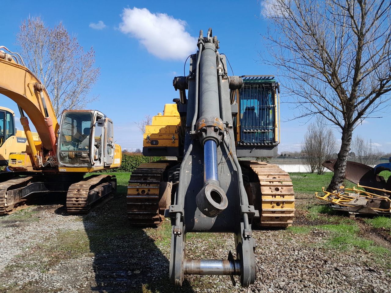 VOLVO EC700B LC - Lánctalpas kotró: 3 kép. VOLVO EC700B LC - Lánctalpas kotró: 3 kép.