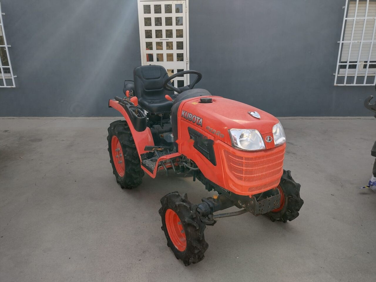 Kubota B1220 - Kistraktor: 4 kép. Kubota B1220 - Kistraktor: 4 kép.