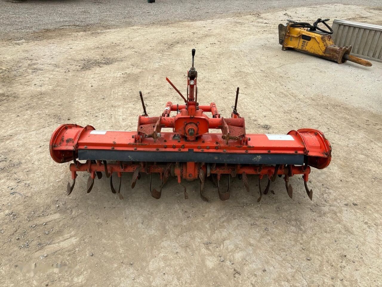 Kubota R 15 N - Talajmaró: 5 kép. Kubota R 15 N - Talajmaró: 5 kép.