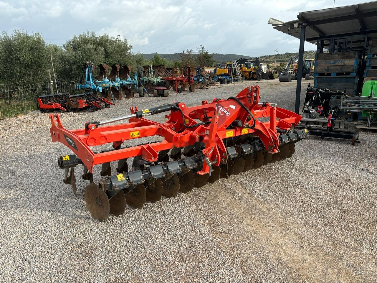 Kuhn OPTIMER +403R - Tárcsás borona: 2 kép. Kuhn OPTIMER +403R - Tárcsás borona: 2 kép.