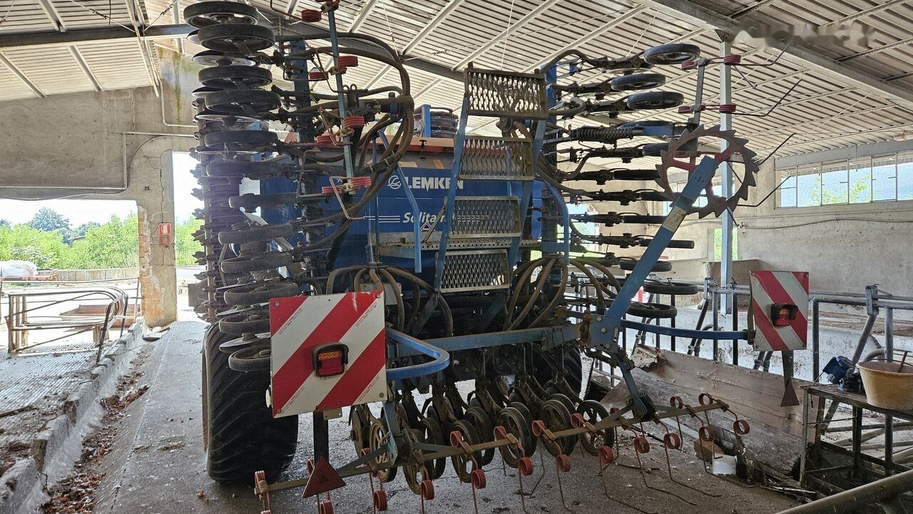 Lemken SOLITAIR 9/500 KA-DS 150 + HELIODOR 9/500 - Szemenkénti vetőgép: 1 kép. Lemken SOLITAIR 9/500 KA-DS 150 + HELIODOR 9/500 - Szemenkénti vetőgép: 1 kép.