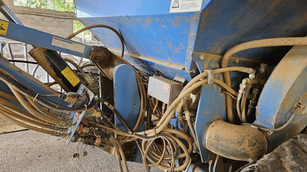 Lemken SOLITAIR 9/500 KA-DS 150 + HELIODOR 9/500 - Szemenkénti vetőgép: 4 kép. Lemken SOLITAIR 9/500 KA-DS 150 + HELIODOR 9/500 - Szemenkénti vetőgép: 4 kép.