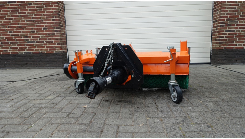 Eco Technologies Rolbezem 130Cm Rolbezem 130Cm - Utcaseprő gép: 1 kép. Eco Technologies Rolbezem 130Cm Rolbezem 130Cm - Utcaseprő gép: 1 kép.
