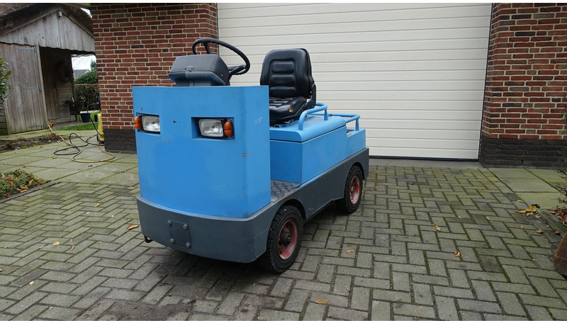 Hako Sherpa S/5 48 volts met acculader - Elektromos vontató: 1 kép. Hako Sherpa S/5 48 volts met acculader - Elektromos vontató: 1 kép.