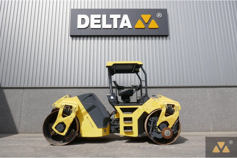 Bomag BW190AD-5 - Henger: 2 kép. Bomag BW190AD-5 - Henger: 2 kép.