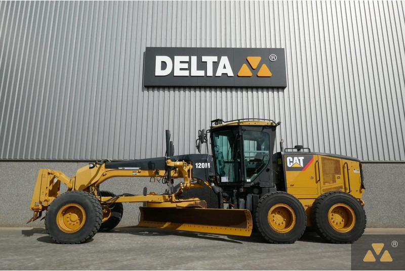 Caterpillar 120M - Gréder: 1 kép. Caterpillar 120M - Gréder: 1 kép.