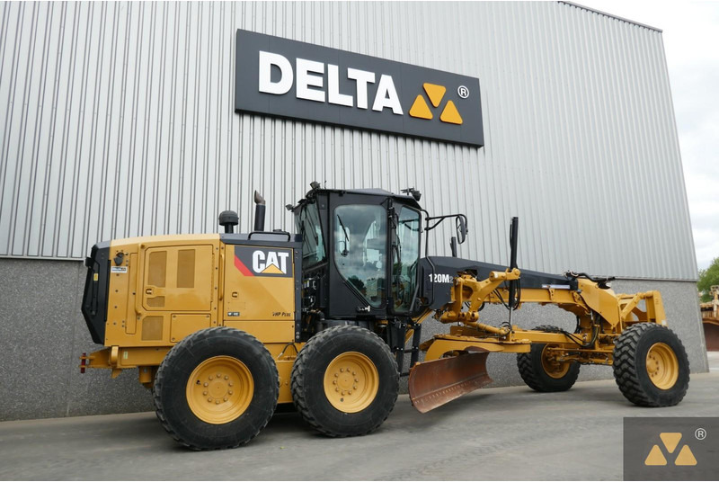 Caterpillar 120M2 - Gréder: 5 kép. Caterpillar 120M2 - Gréder: 5 kép.