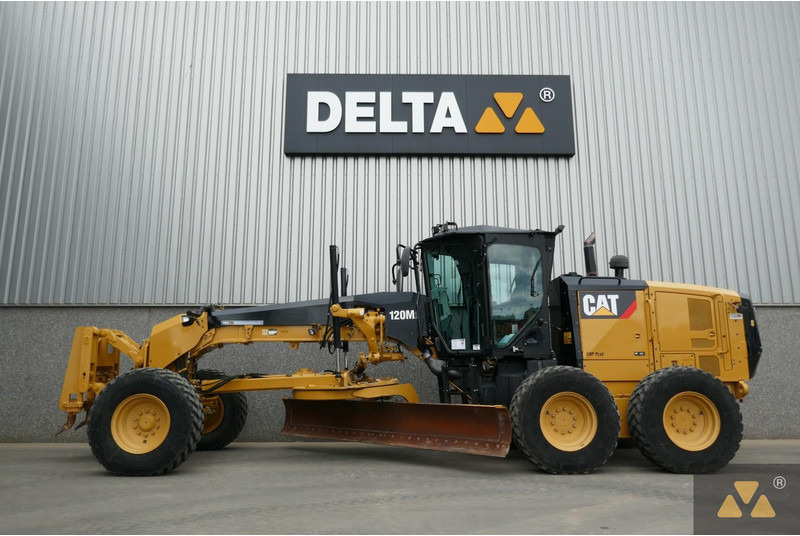 Caterpillar 120M2 - Gréder: 1 kép. Caterpillar 120M2 - Gréder: 1 kép.