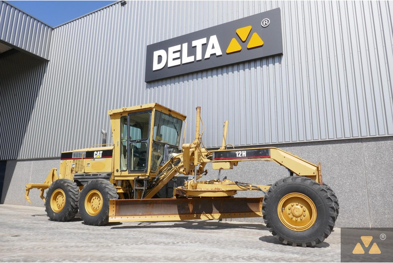 Caterpillar 12H - Gréder: 3 kép. Caterpillar 12H - Gréder: 3 kép.