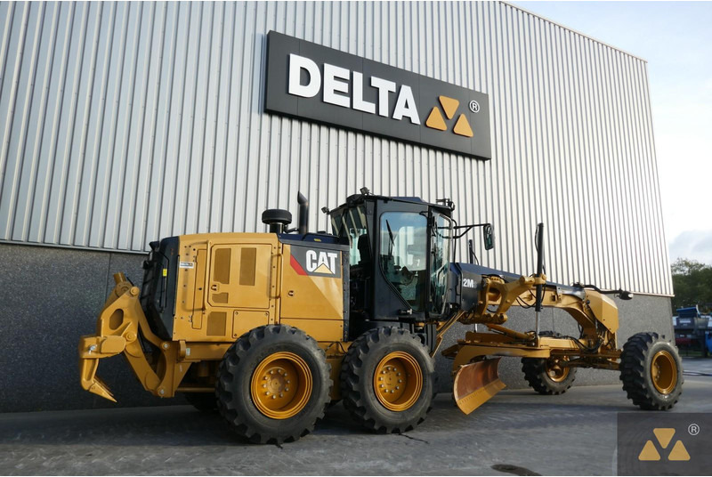 Caterpillar 12M3 - Gréder: 5 kép. Caterpillar 12M3 - Gréder: 5 kép.