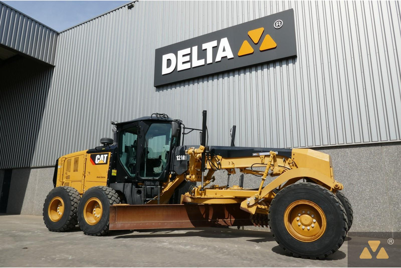 Caterpillar 12M3 - Gréder: 3 kép. Caterpillar 12M3 - Gréder: 3 kép.