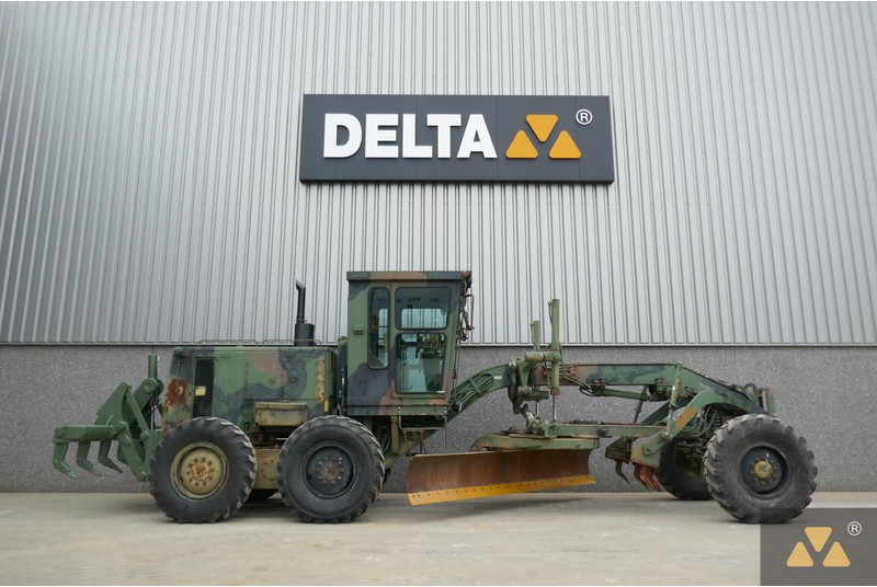 Caterpillar 130G Ex-army - Gréder: 2 kép. Caterpillar 130G Ex-army - Gréder: 2 kép.