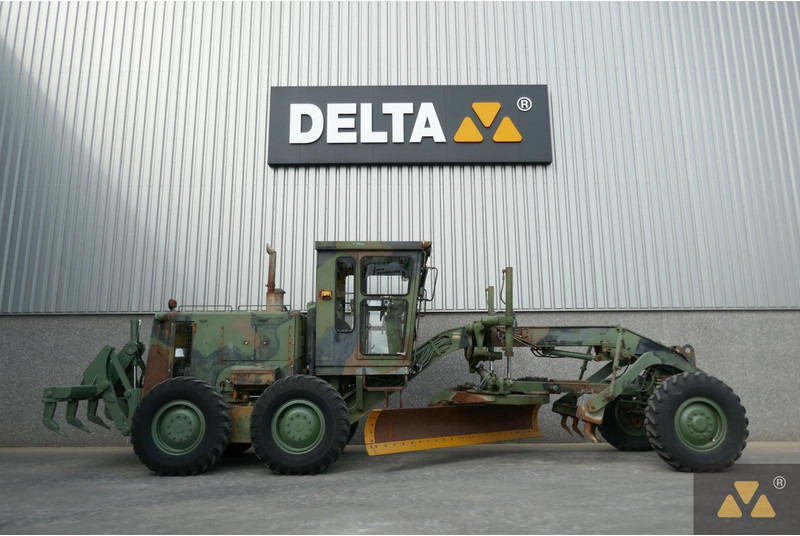 Caterpillar 130G Ex-army - Gréder: 2 kép. Caterpillar 130G Ex-army - Gréder: 2 kép.