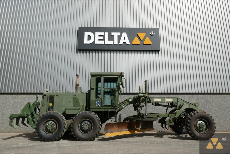 Caterpillar 130G Ex-army - Gréder: 2 kép. Caterpillar 130G Ex-army - Gréder: 2 kép.