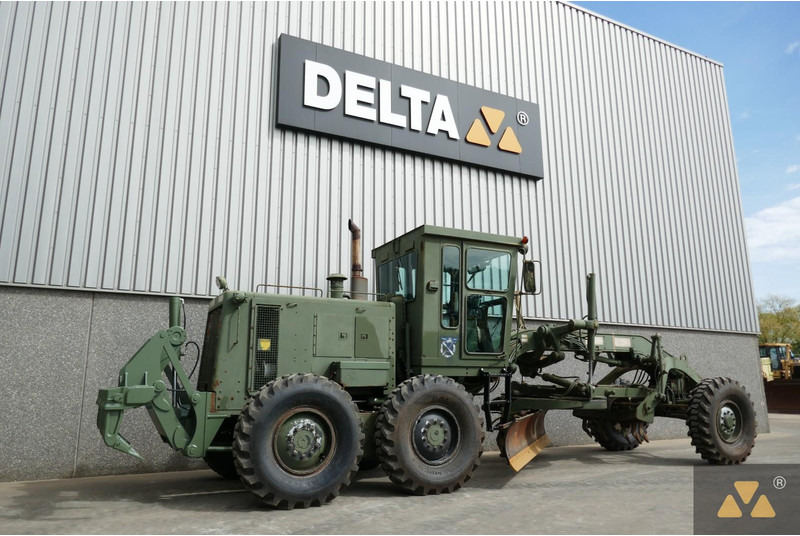 Caterpillar 130G Ex-army - Gréder: 5 kép. Caterpillar 130G Ex-army - Gréder: 5 kép.