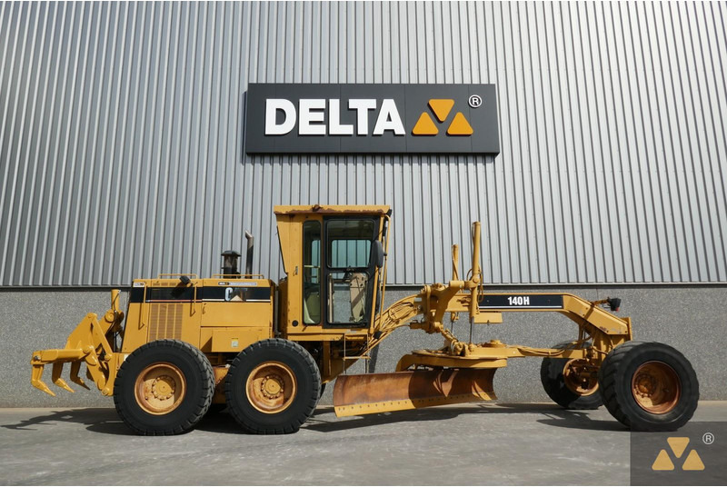 Caterpillar 140H - Gréder: 2 kép. Caterpillar 140H - Gréder: 2 kép.