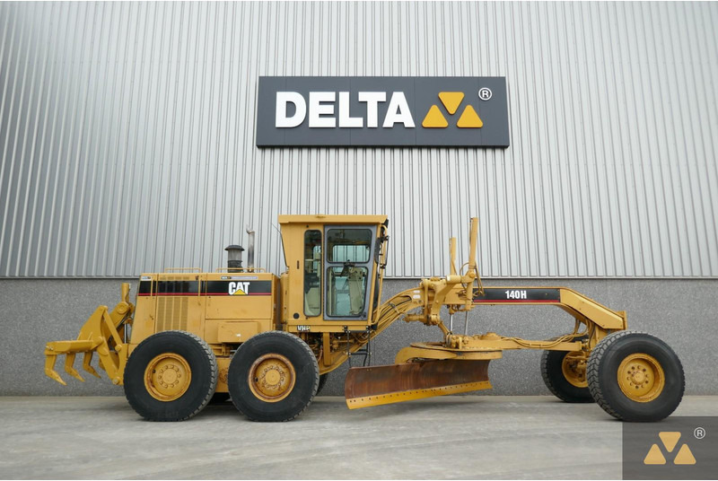Caterpillar 140H - Gréder: 2 kép. Caterpillar 140H - Gréder: 2 kép.