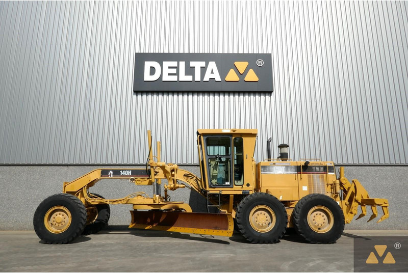 Caterpillar 140H - Gréder: 1 kép. Caterpillar 140H - Gréder: 1 kép.