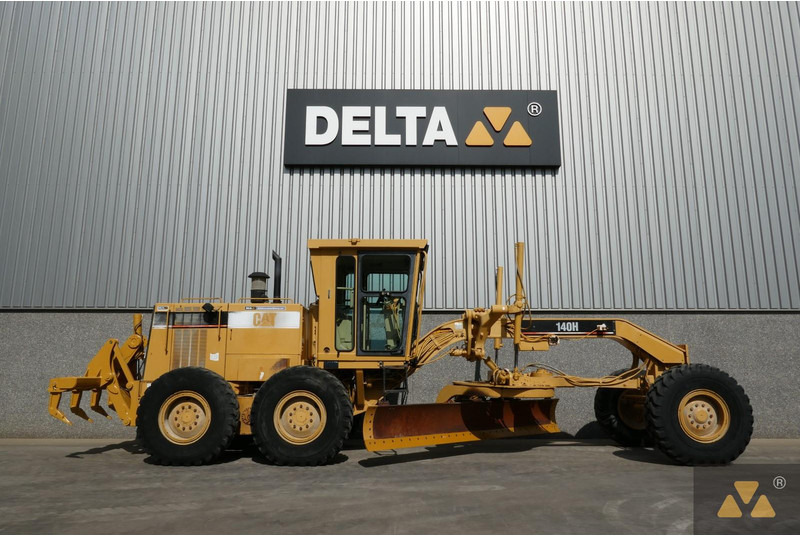 Caterpillar 140H - Gréder: 2 kép. Caterpillar 140H - Gréder: 2 kép.