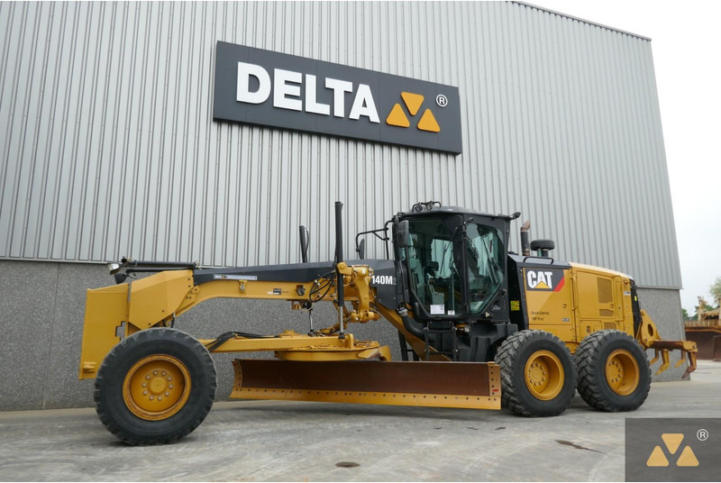 Caterpillar 140M2 - Gréder: 4 kép. Caterpillar 140M2 - Gréder: 4 kép.
