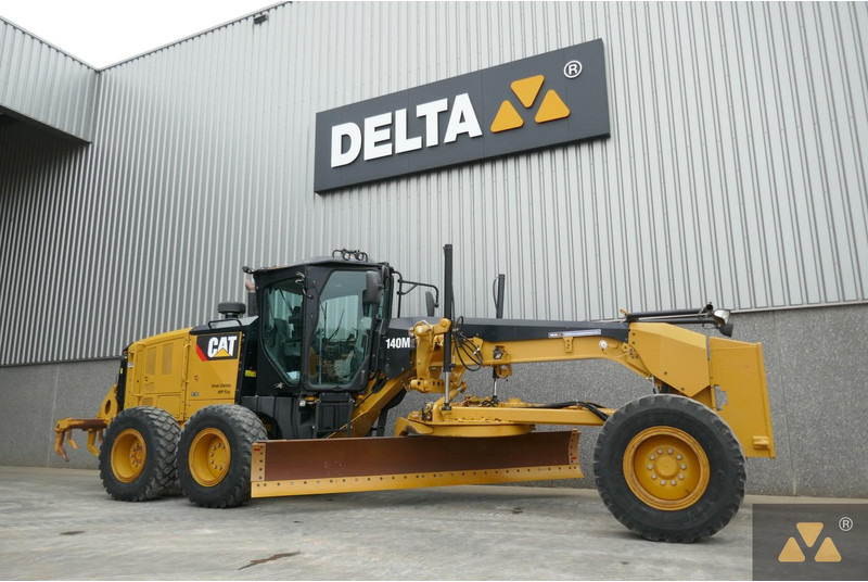 Caterpillar 140M2 - Gréder: 3 kép. Caterpillar 140M2 - Gréder: 3 kép.