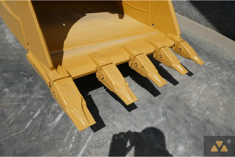 Lánctalpas kotró Caterpillar 320FL: 10 kép. Lánctalpas kotró Caterpillar 320FL: 10 kép.