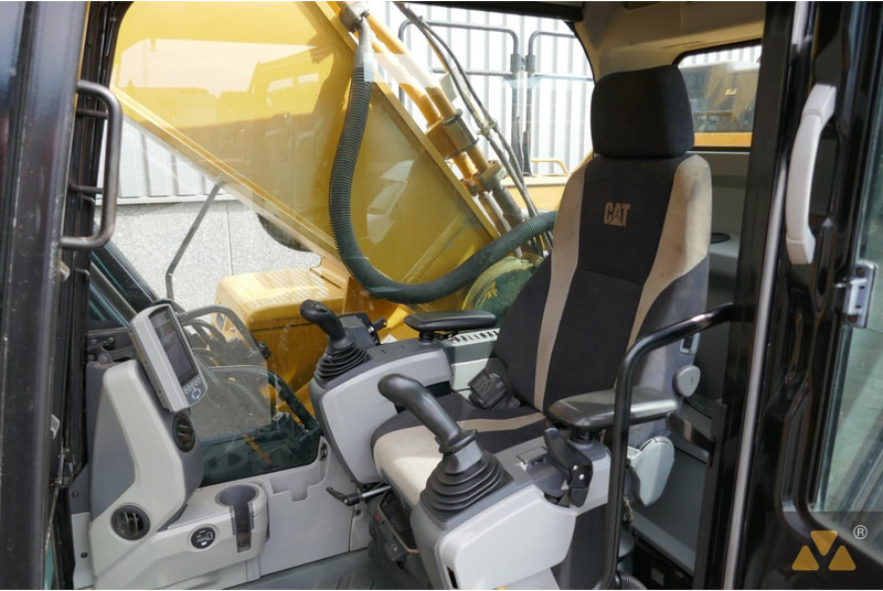 Lánctalpas kotró Caterpillar 352F: 7 kép. Lánctalpas kotró Caterpillar 352F: 7 kép.
